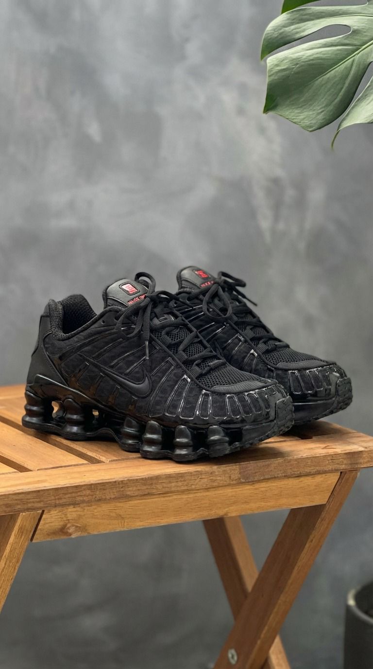 N I K E. SHOX GUSANO